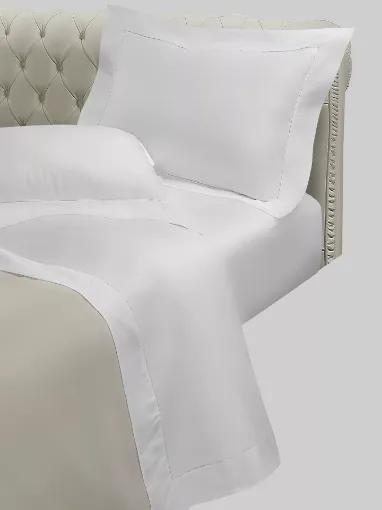 Picture of Double bed sheet set - top sheet, flat bottom sheet and oxford pillowcase in pure cotton satin - white - Franchini mare bespoke luxury linens